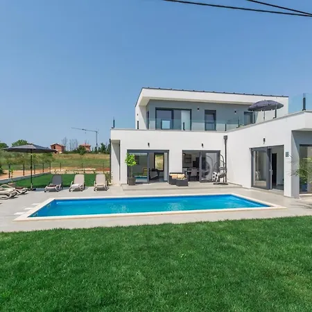 Luna Fiorini By Seeadria