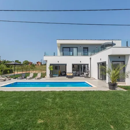 Luna Fiorini By Seeadria