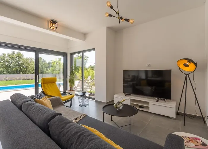 Luna Fiorini By Seeadria Brtonigla