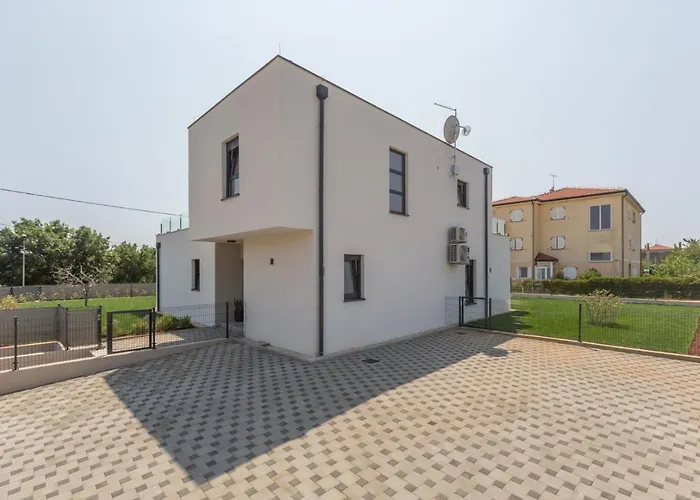 Luna Fiorini By Seeadria * Brtonigla