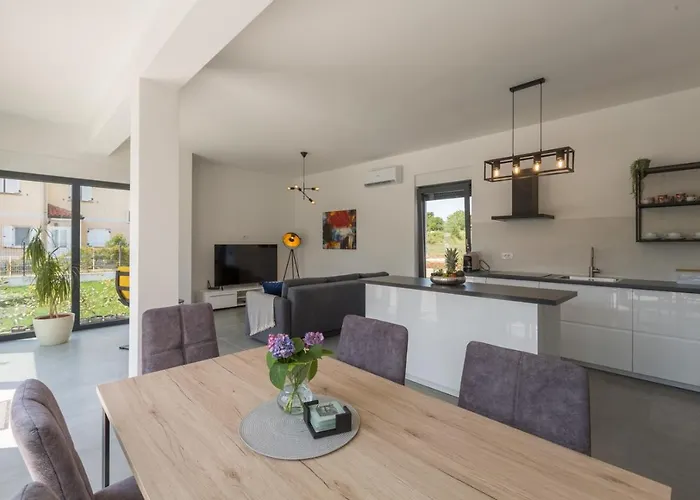 Luna Fiorini By Seeadria