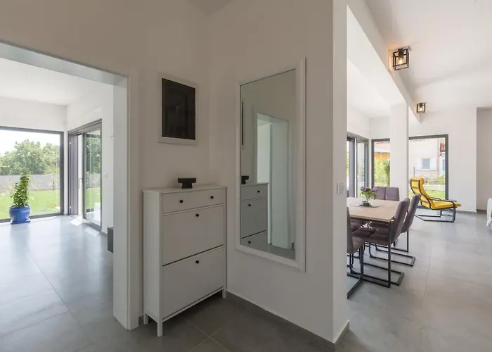 Luna Fiorini By Seeadria Brtonigla